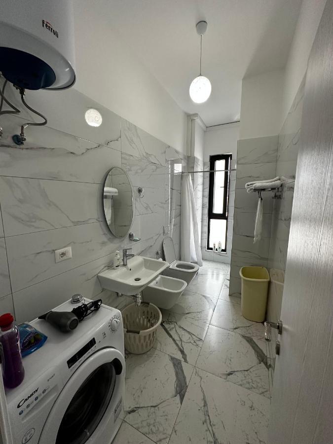 Apartamento Myhouse At 21 Dhjetori Tirana Exterior foto
